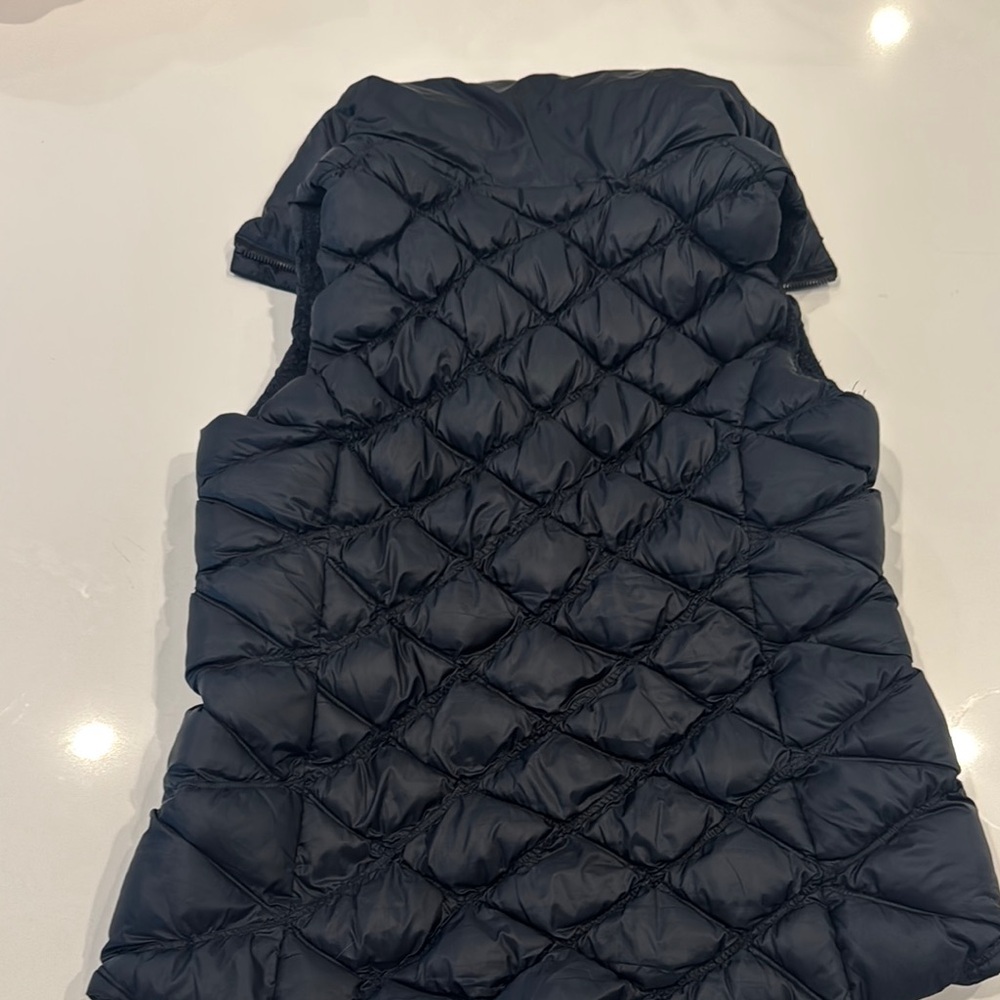 Sperry Black Quilted Vest size M gorgeous puffer vest! - Picture 6 of 6